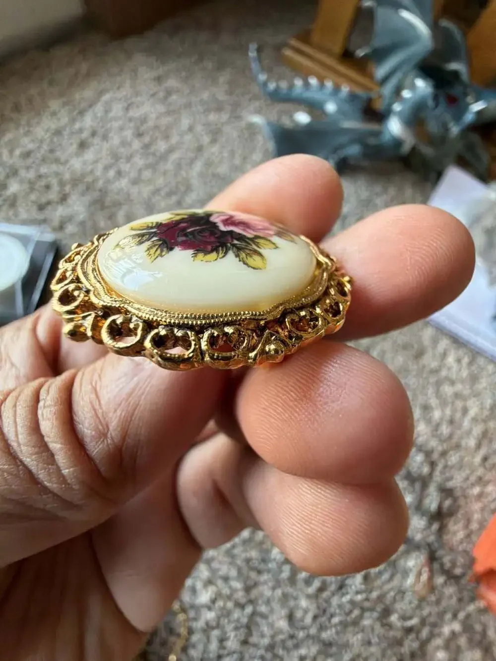 Unbranded vintage cameo